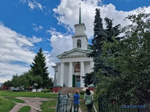 Легенди Свято-Троїцької церкви в Гельмязові: козак, мед і скарб