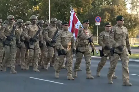 Найбільший парад в історії: Польща показала нову техніку і заявила про готовність до війни