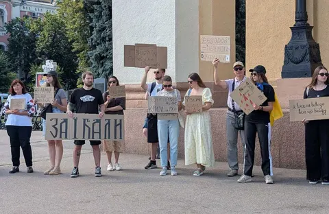 У Полтаві мітингують через звільнення Федорова: вимагають залишити міністра