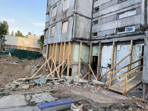 Квартира переселенки з Херсона зруйнована дроном: як родина вибиралася з-під завалів