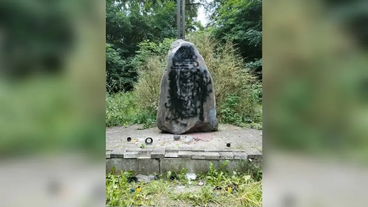 У Польщі вандали пошкодили меморіал українським воїнам: посольство вимагає розслідування