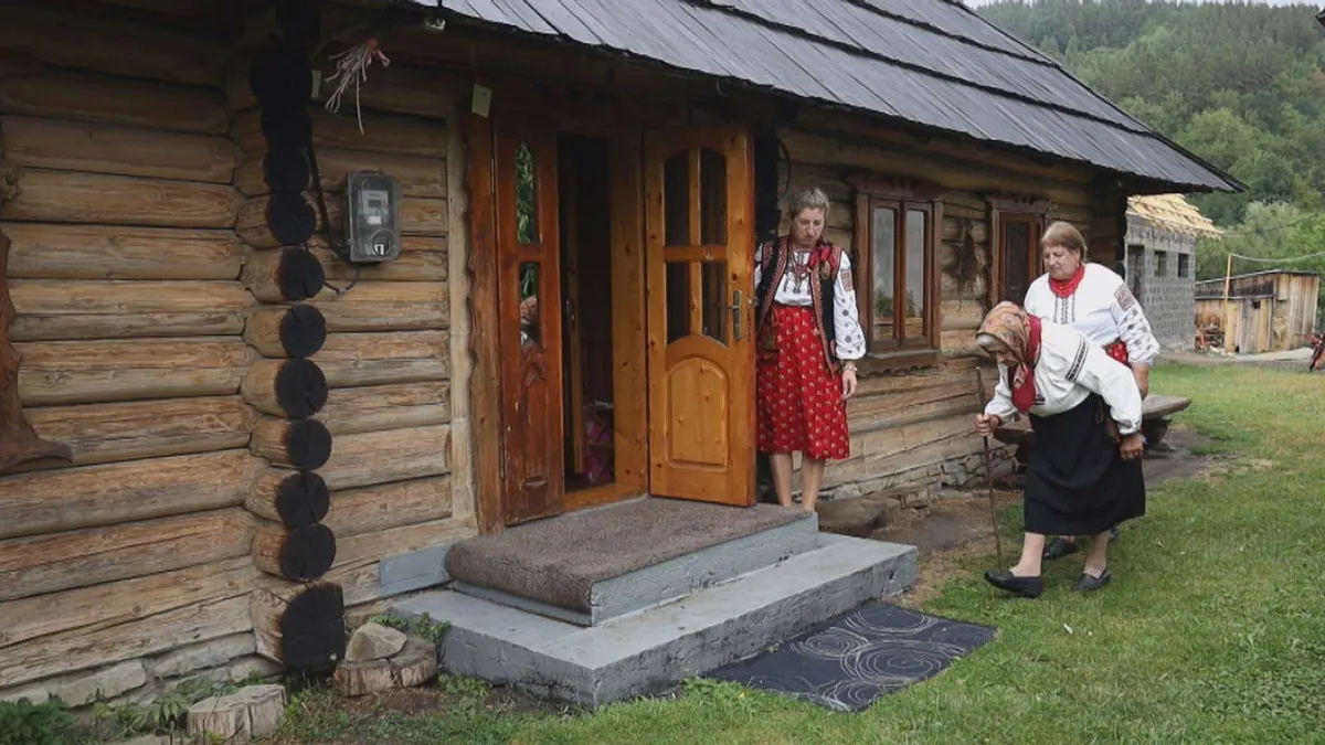 150-річну хату на Косівщині перетворили на музей старожитностей