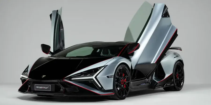 Lamborghini показала Revuelto SV: 1050 сил і рекорд на Хоккенхаймринзі