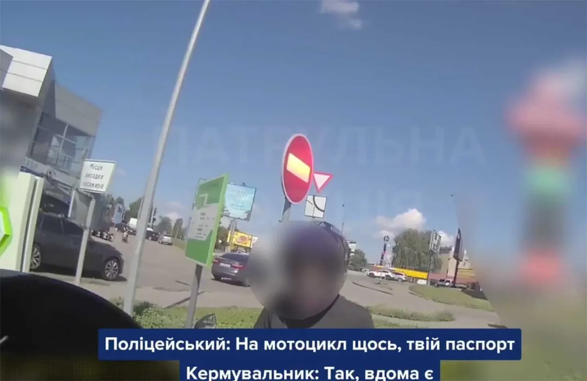 У Полтаві мотопатруль зупинив двох підлітків на мотоциклах без номерів