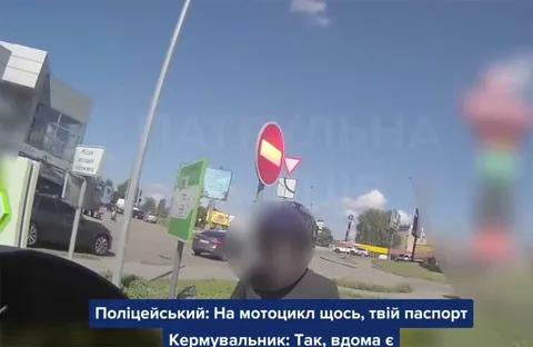 У Полтаві мотопатруль зупинив двох підлітків на мотоциклах без номерів
