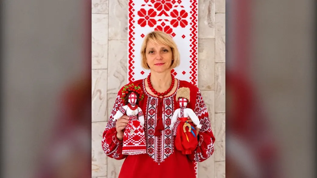 Мотанки на підтримку ЗСУ та віра в повернення коханого: історія майстрині з Кролевця