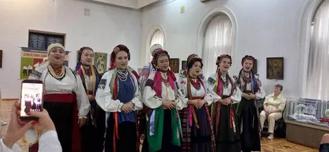 У Вінниці показали, як змінювався український одяг — від сорочки до весільної су