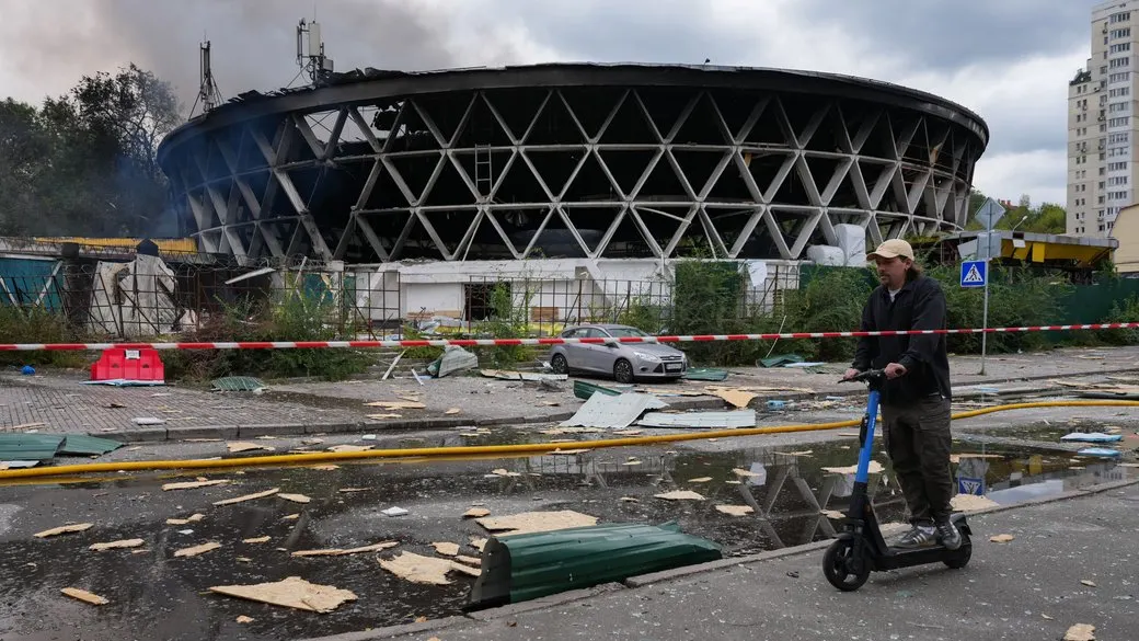 Дрон пошкодив «Шайбу» в Києві: що це за будівля і чому її оберігали