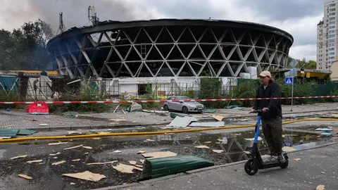Дрон пошкодив «Шайбу» в Києві: що це за будівля і чому її оберігали