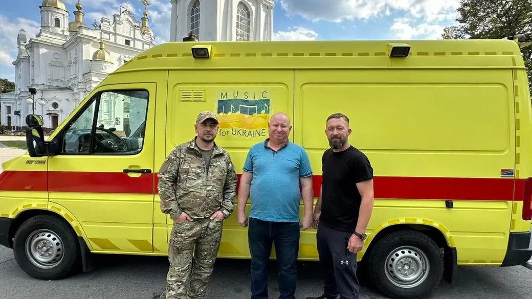 Баяніст із Нідерландів передав полтавським військовим швидку за 9 тисяч євро