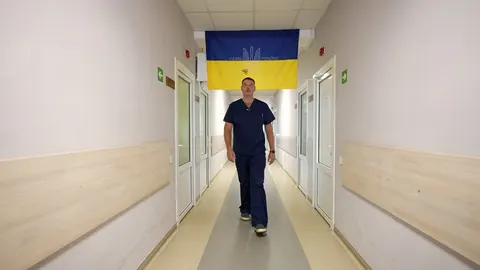Вінницький лікар, якому стільки ж, скільки Україні, рятує військових