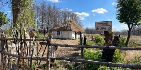 На Полтавщині науковець сам відбудовує хату-музей, яка згоріла у лісовій пожежі