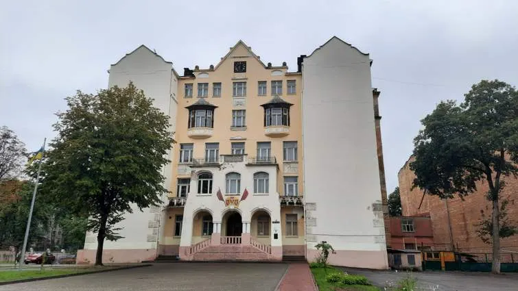 Ліцей №6 на Зеленій: як палац Калиновських став першою жіночою гімназією Галичини