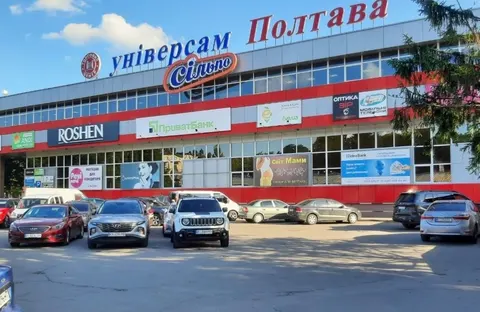На парковці біля «Сільпо» на Алмазному встановлять шлагбауми