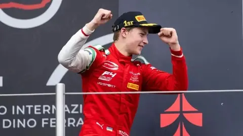 Українець Бондарев уперше в історії піднявся на подіум Формули Європи