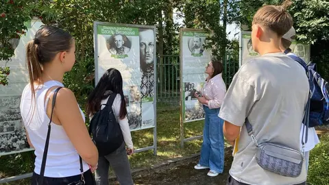 У Луцьку біля краєзнавчого музею показали виставку про борців за Україну