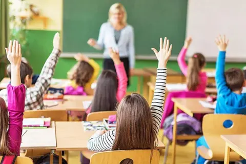 Історії для школярів буде більше: в Україні оновили стандарти загальної середньо