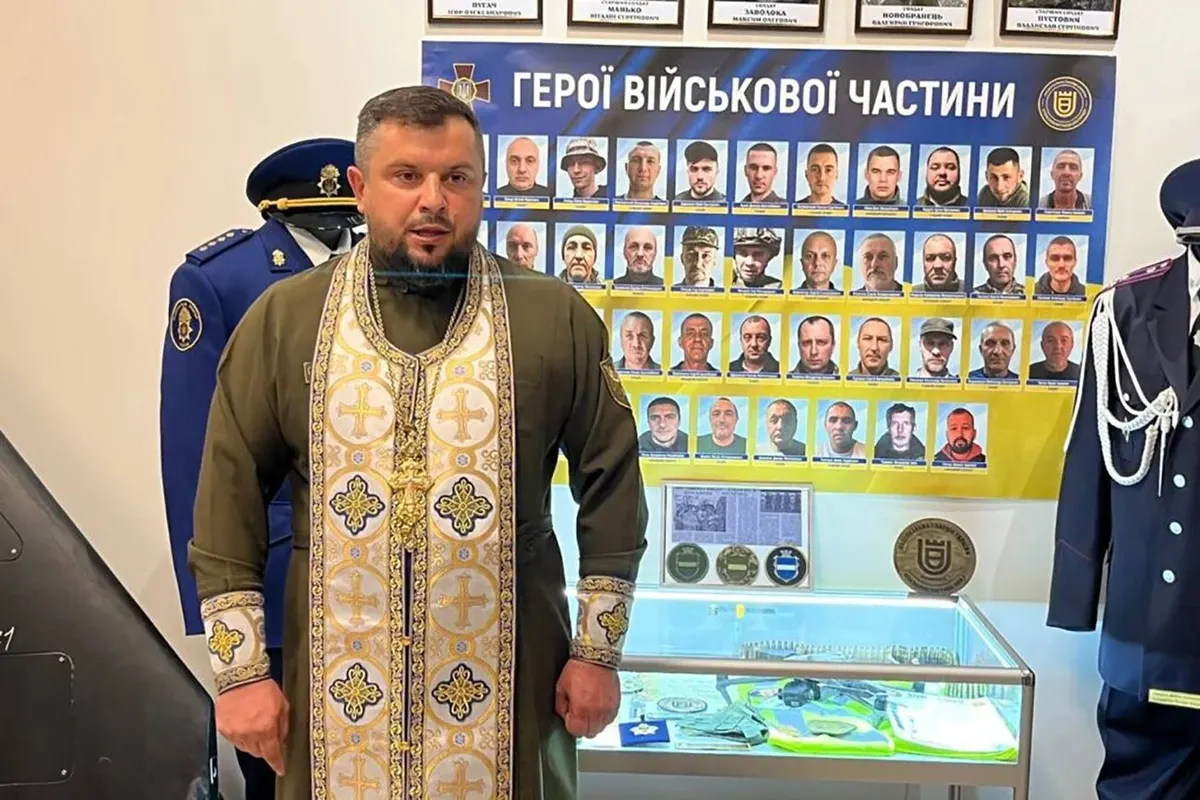 У Кременчуці демонтували стелу з фото зниклих безвісти нацгвардійців